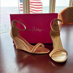Lilly Pulitzer Tan Wedge Sandals with Ankle Straps Size 9.5 cork gold metallic